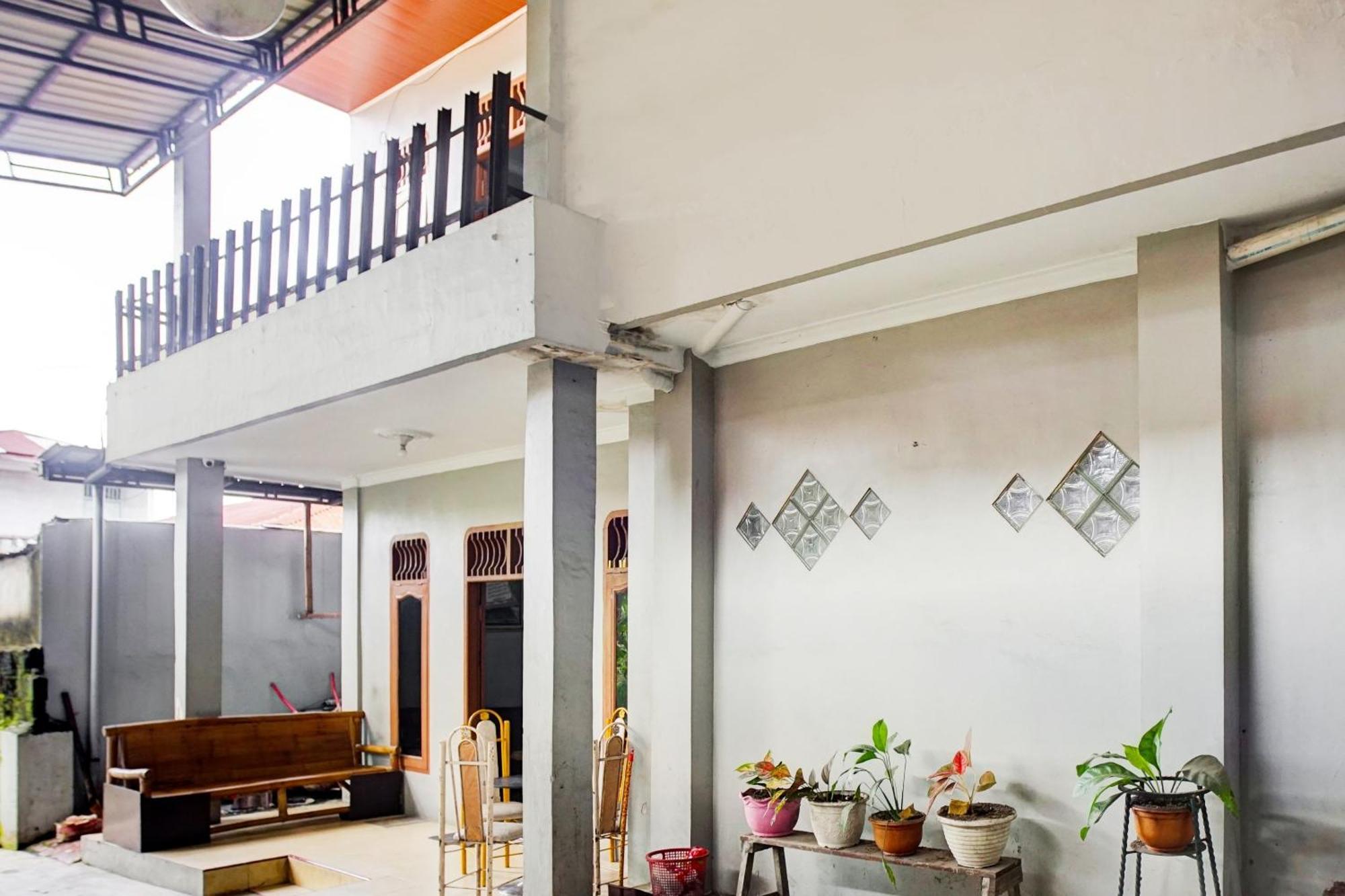 Oyo 93071 Home Stay Kembar Syariah Binjai 외부 사진