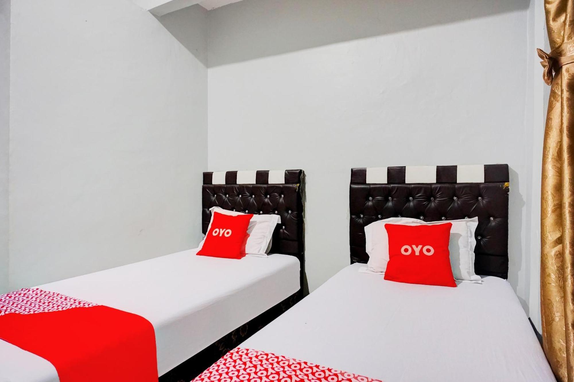 Oyo 93071 Home Stay Kembar Syariah Binjai 외부 사진