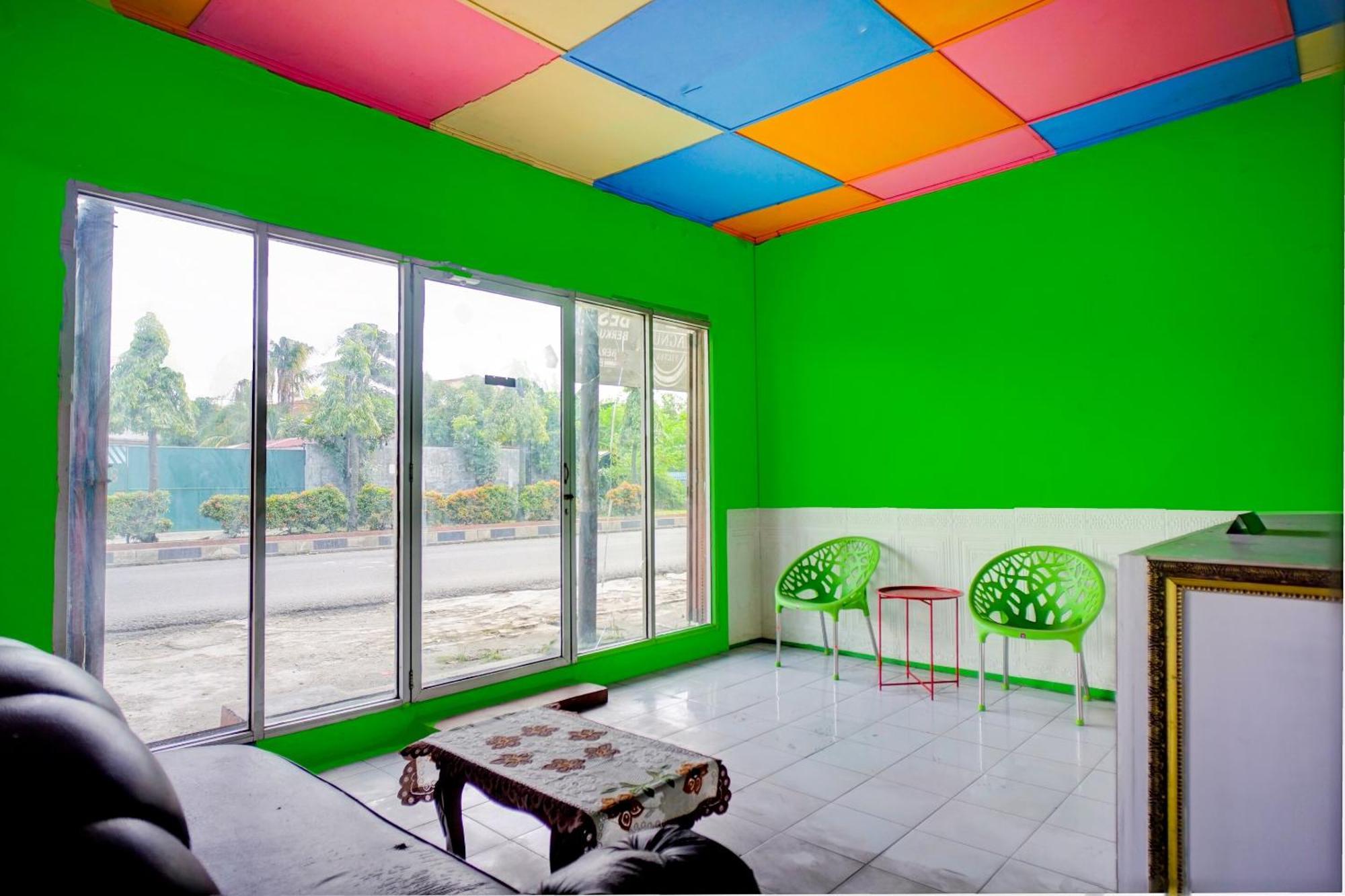 Oyo 93071 Home Stay Kembar Syariah Binjai 외부 사진