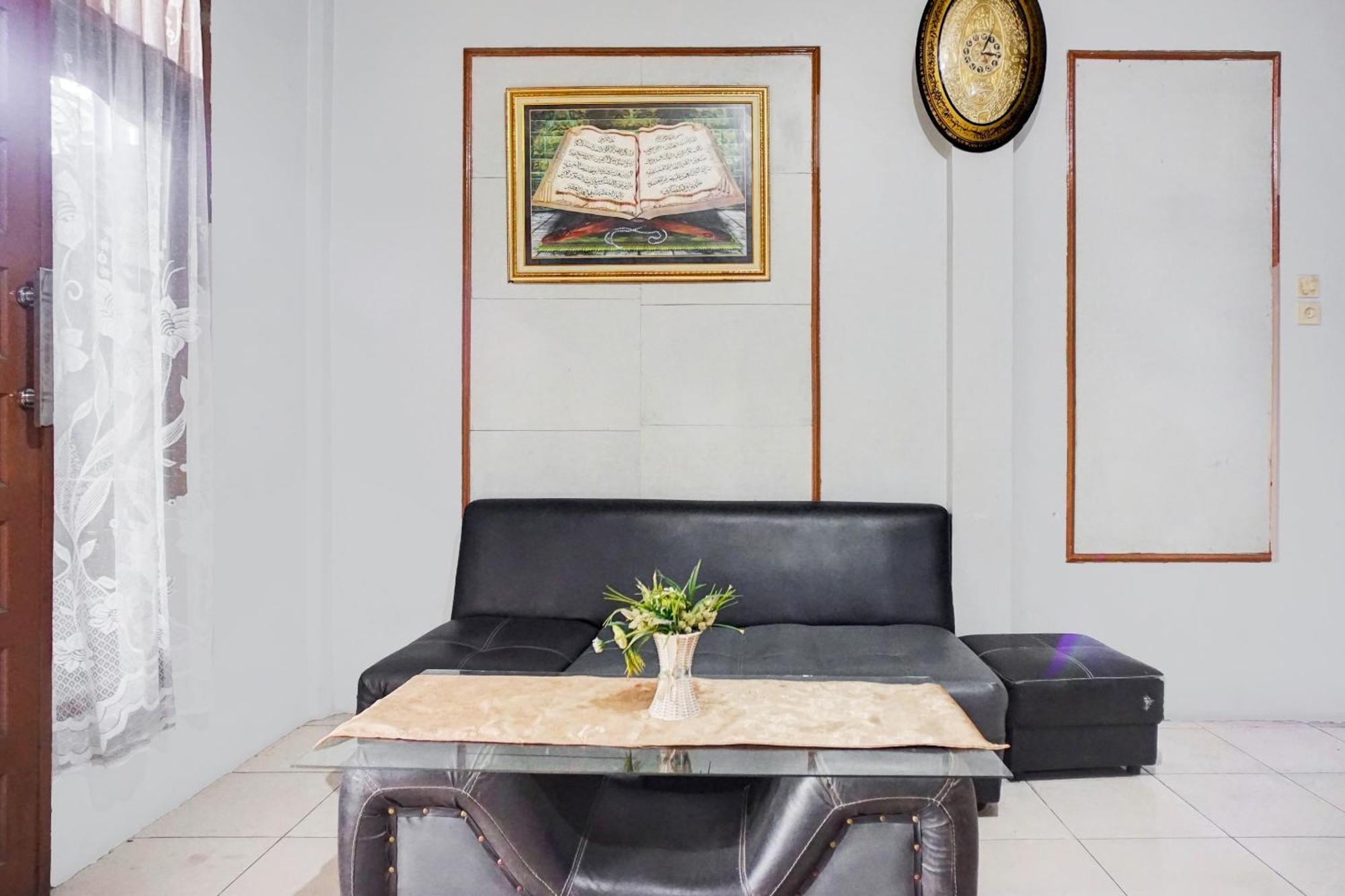 Oyo 93071 Home Stay Kembar Syariah Binjai 외부 사진